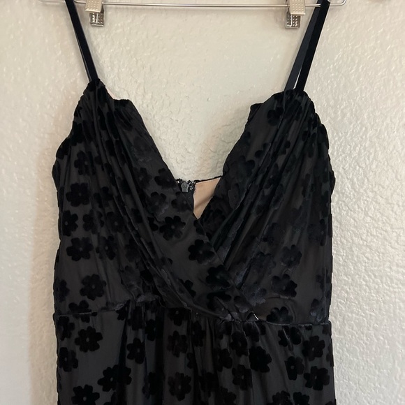 Limousine Lifestyle Black Burnout Velvet Floral Midi Dress - Picture 8 of 11